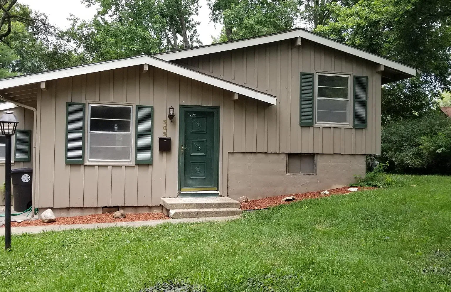 202 Brookside Dr — Photo 1