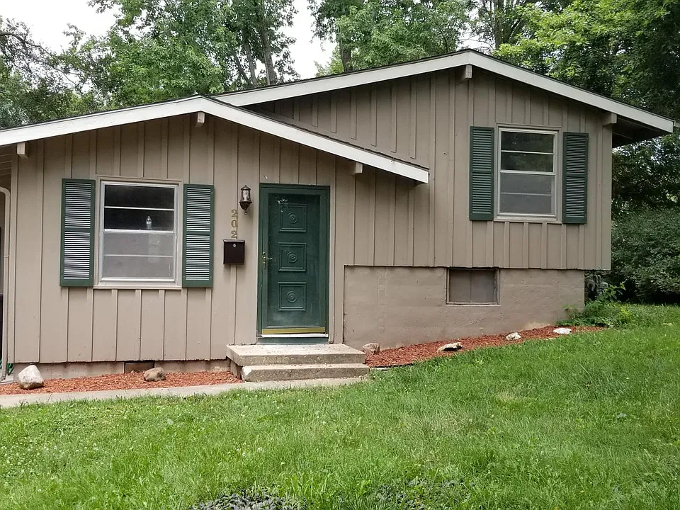 202 Brookside Dr
