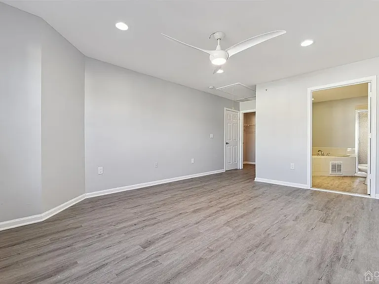 194 Pinelli Dr — Photo 21