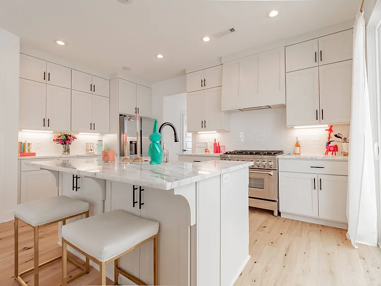 1023 S Hollywood Ave — Photo 4