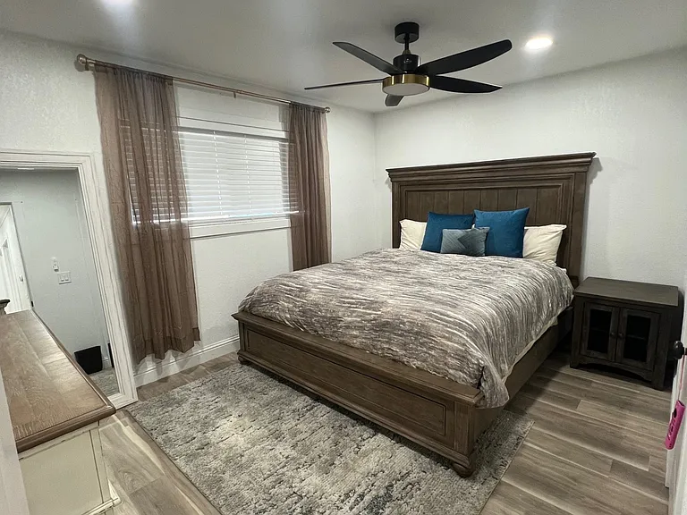 731 Kermit Ct — Photo 2