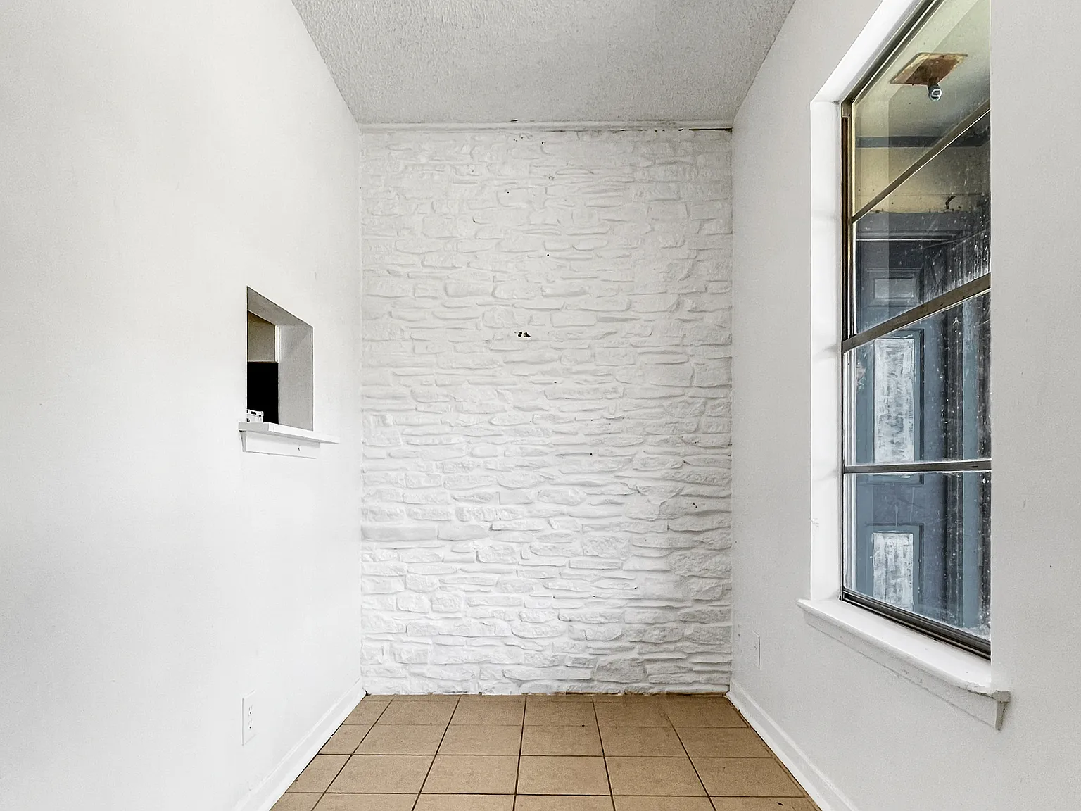 1 bed, 550 sqft, $1,050 — Photo 2