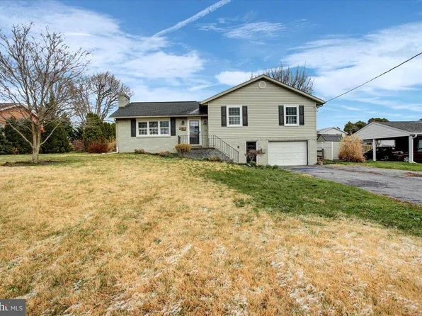 353 Town Dr, Greencastle, PA 17225