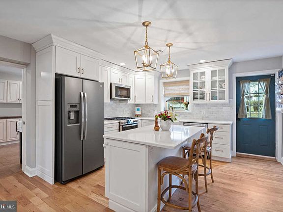 2nd image of 705 Pennypacker Ave