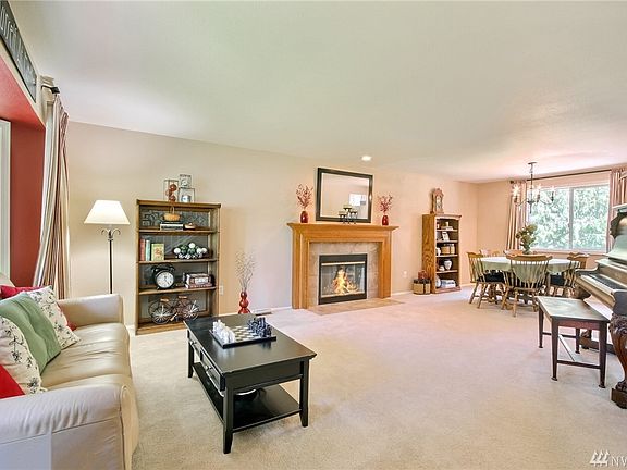 Spacious formal living room w/gas fireplace 