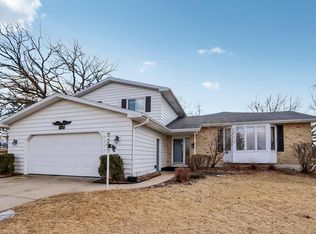 301 Tvedt Dr, Mount Horeb, WI 53572