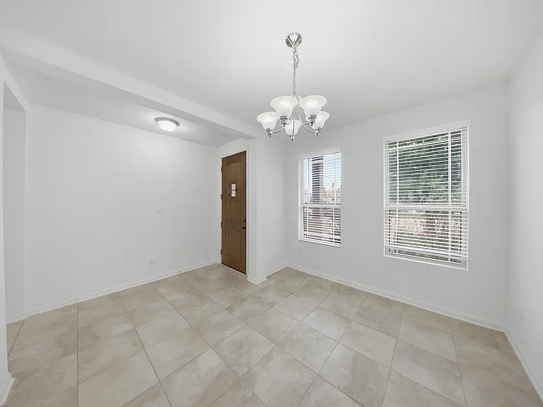 8707 Straight Oaks — Photo 3