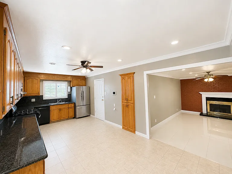 4543 Sloat Rd — Photo 9