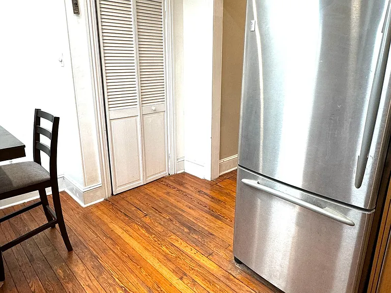 450 Lyceum Ave #4 — Photo 6