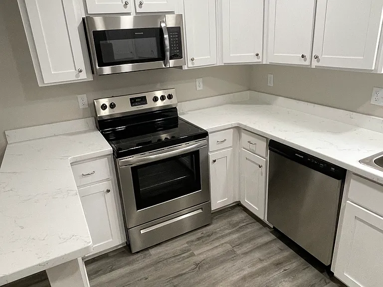 4-3612 Moore St — Photo 5