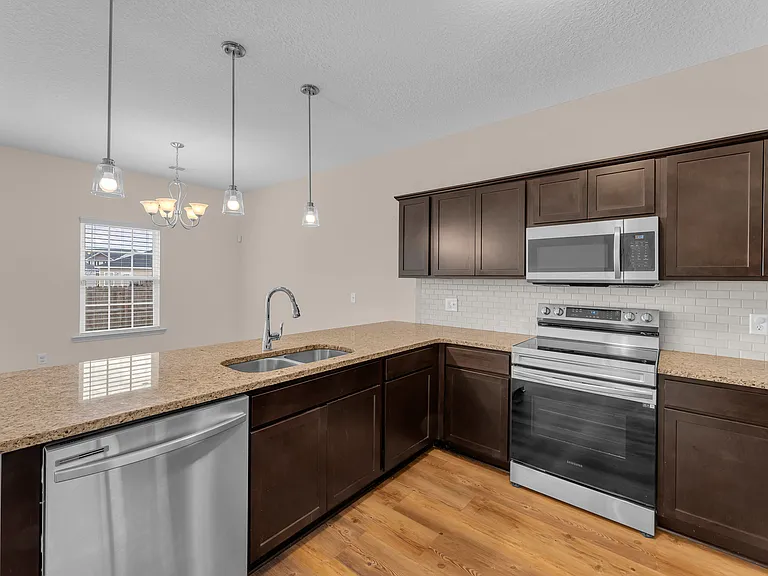 139 W West Winn Ave — Photo 12
