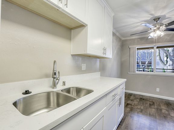 5th image of 825 Menlo Ave #N