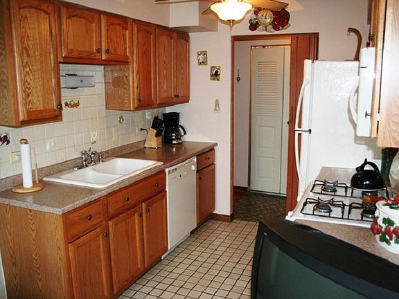 3rd image of 10424 Central Ave APT 5SE