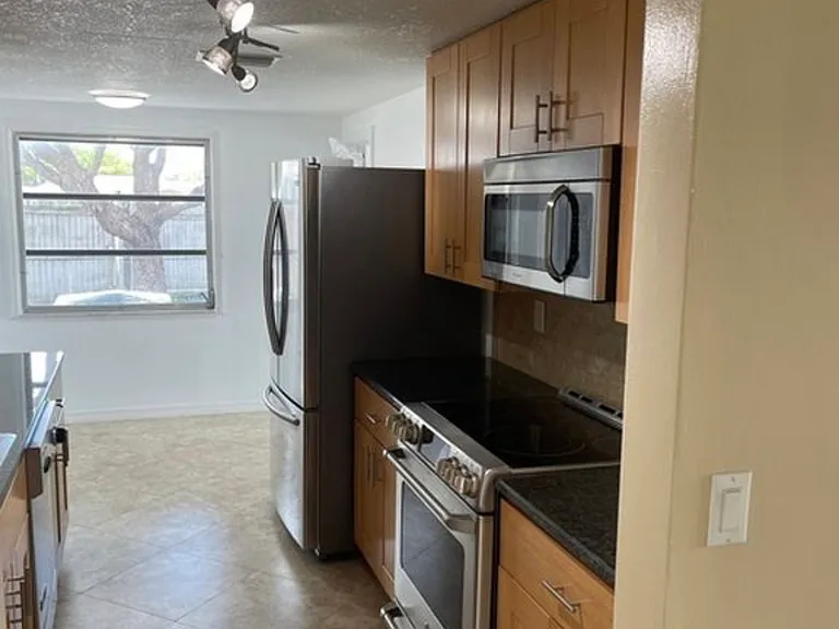 5252 Mosaic Dr — Photo 5