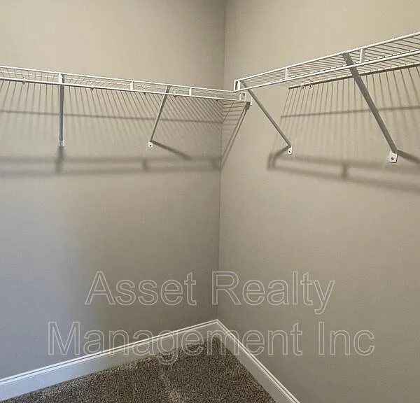 338 Broadberry Ave — Photo 8