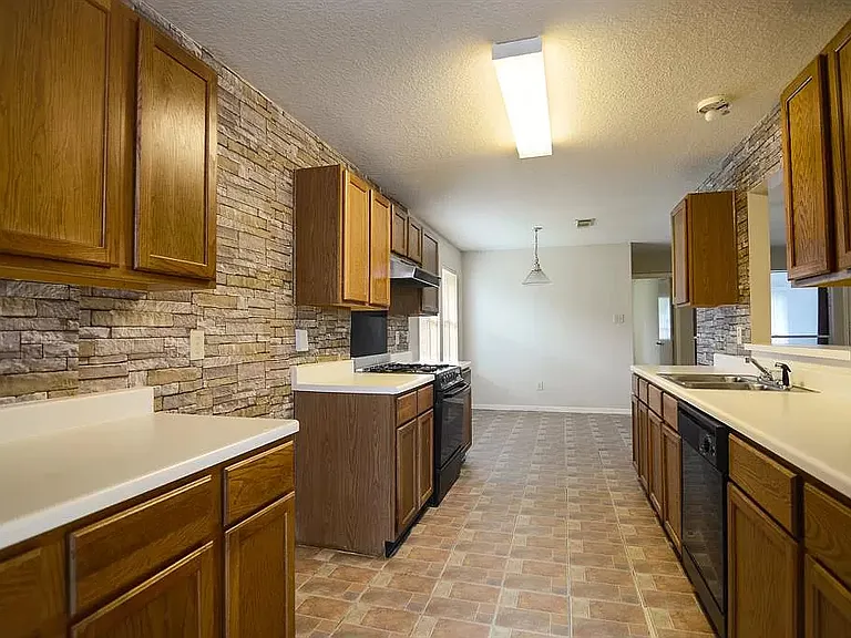 8311 Berkely Ct — Photo 14
