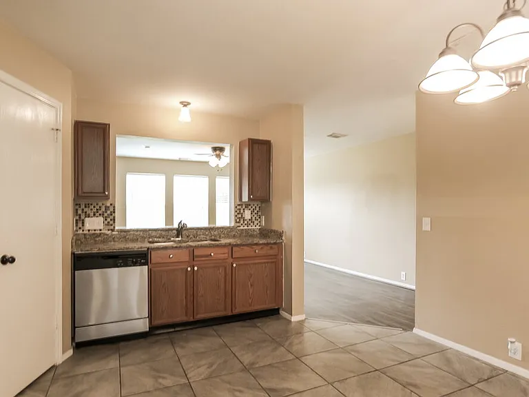 3231 Dartmouth Field Ln — Photo 11