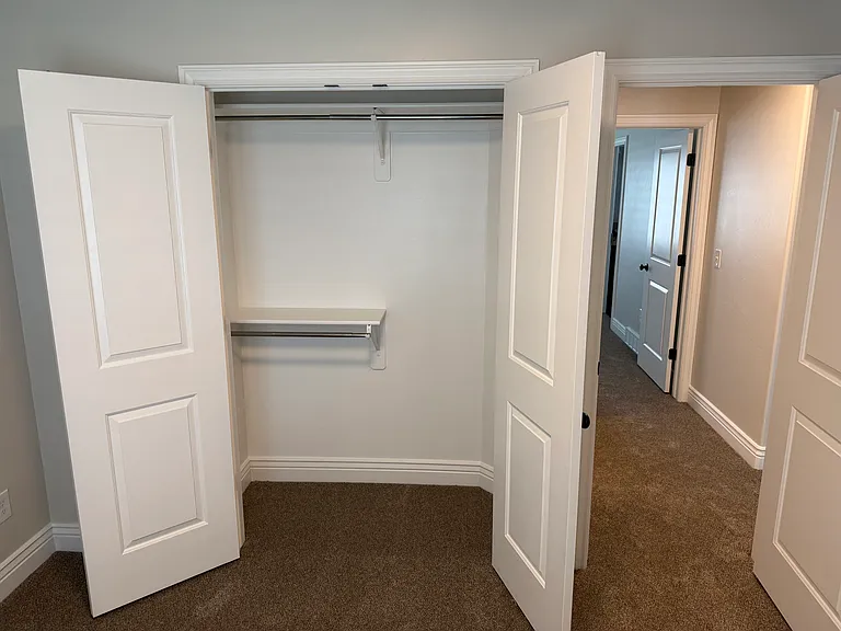 587 N Hills Ct — Photo 20