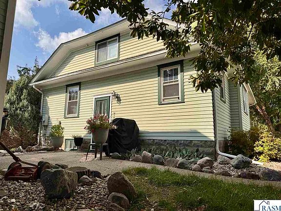 3rd image of 210 Elm St