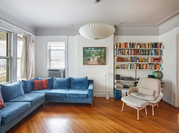 792 East 21st Street image 2 of 25
