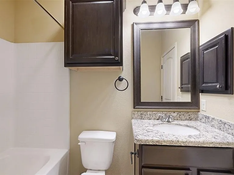 3007 Towers Pkwy — Photo 18