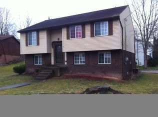 121 Village Dr, Scott Depot, WV 25560