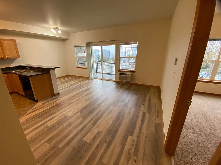 3745 SW Water Ave #101 — Photo 6