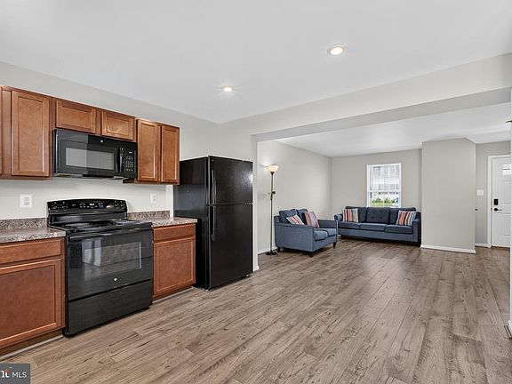 5th image of 18 Marsh Ln