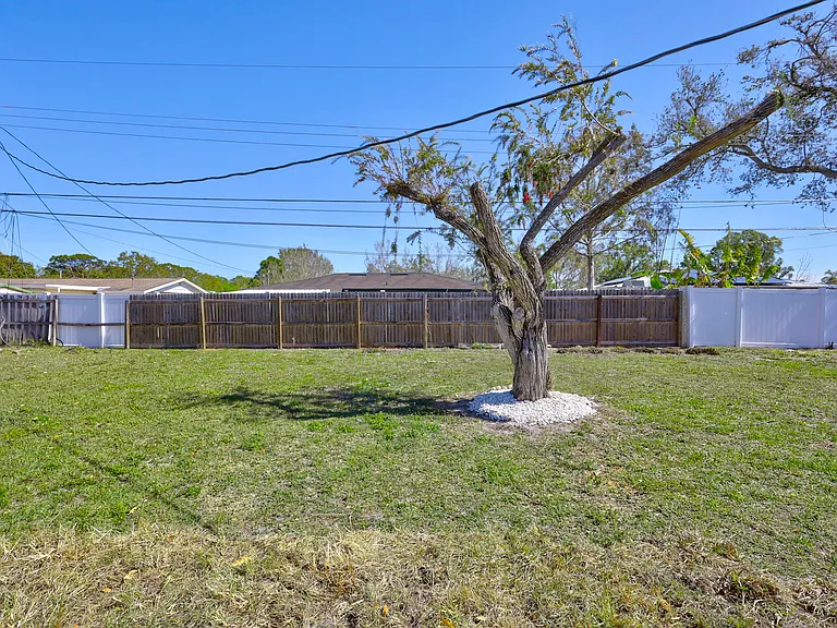 3853 Nottingham Dr — Photo 6