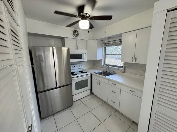 2000 Buchanan St, Hollywood, FL