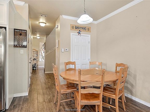 5th image of 119 Sterling St