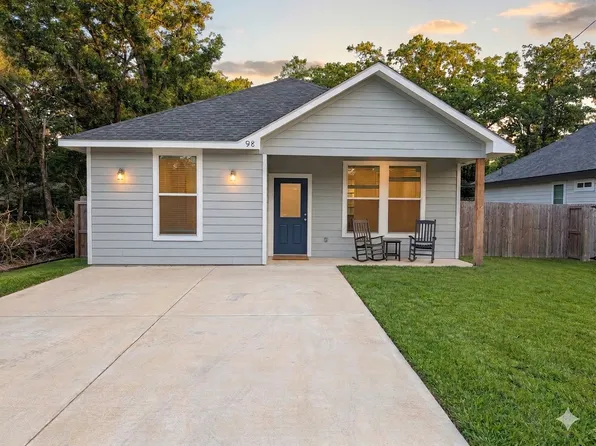 98 Indian Harbor Dr, Mabank, TX 75156
