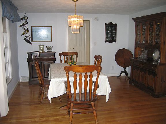 Dining rm open to LR 11x13