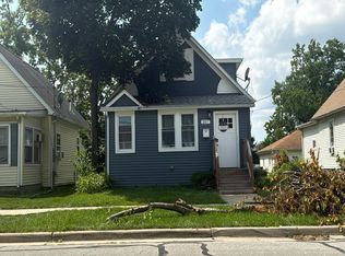 207 S West St, Crown Point, IN 46307