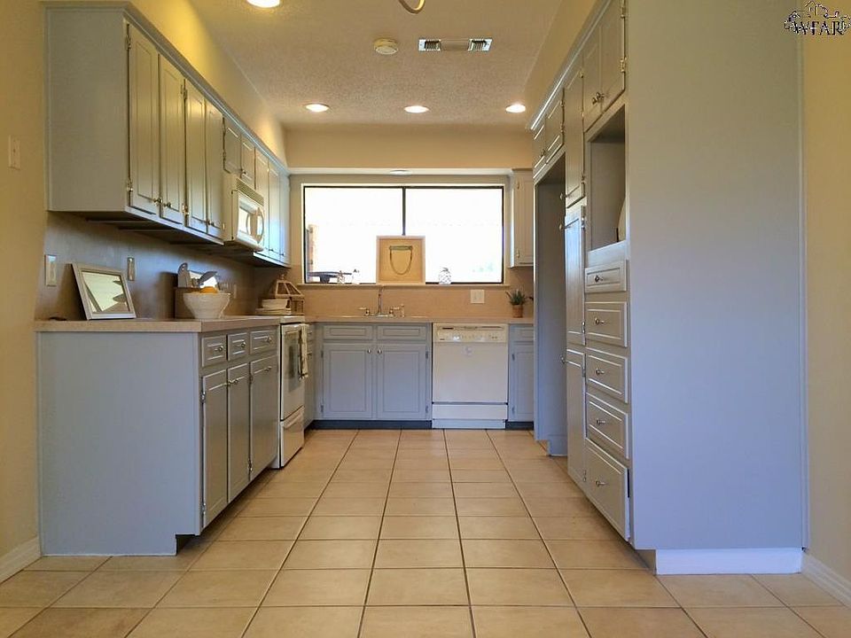 1st image of 4 Brenna Dr