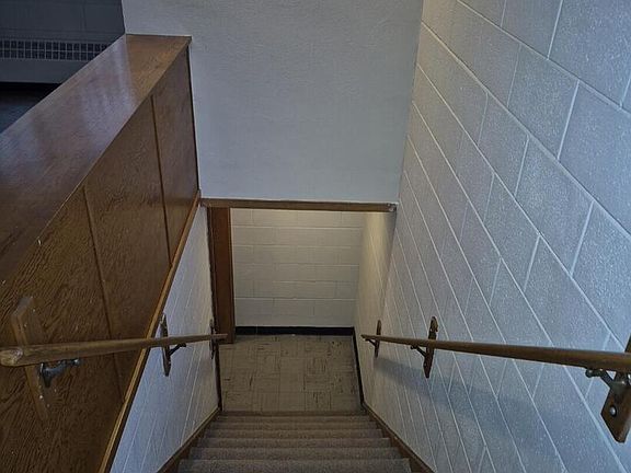 5th image of 190 E Grove St