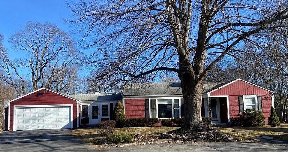 1st image of 10 Redway Cir E
