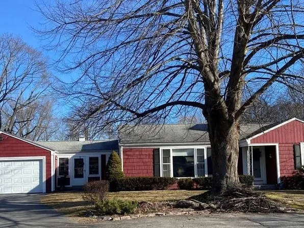 10 Redway Cir E, Rumford, RI 02916