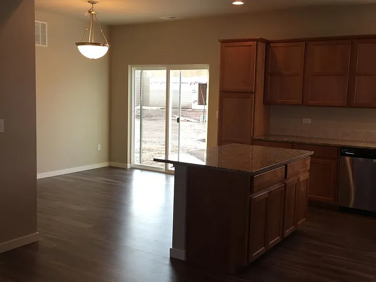 2120 Mackinac St — Photo 4