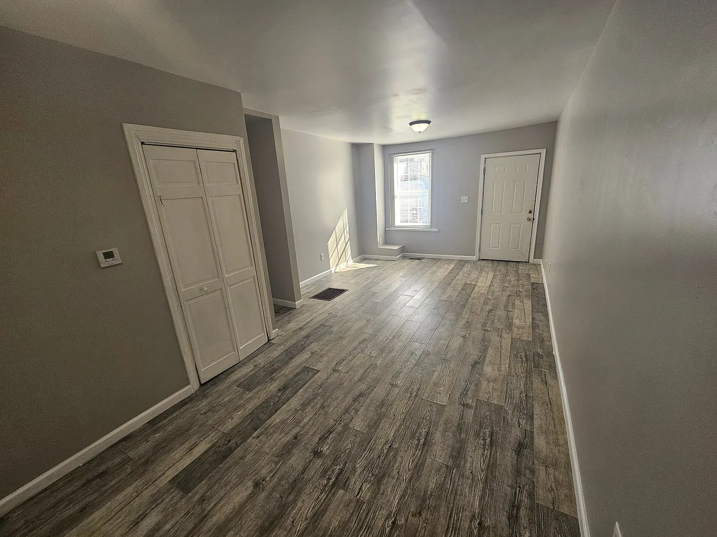 Available For Now!! 3br/1ba With Garage!! — Photo 4