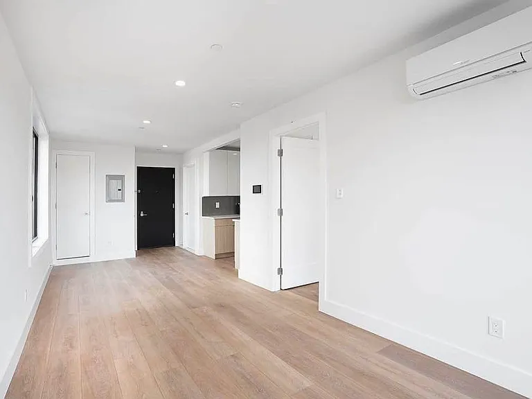 23-33 Astoria Blvd #7E — Photo 6