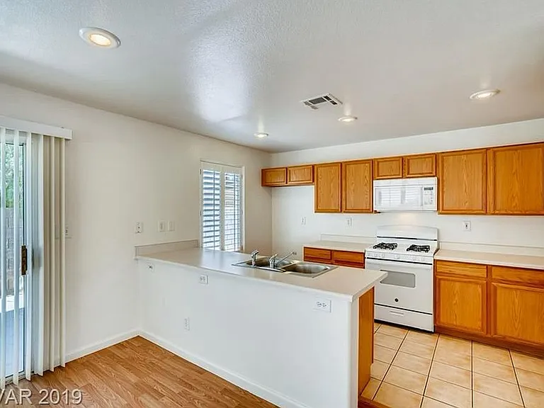 2446 El Valle St — Photo 10
