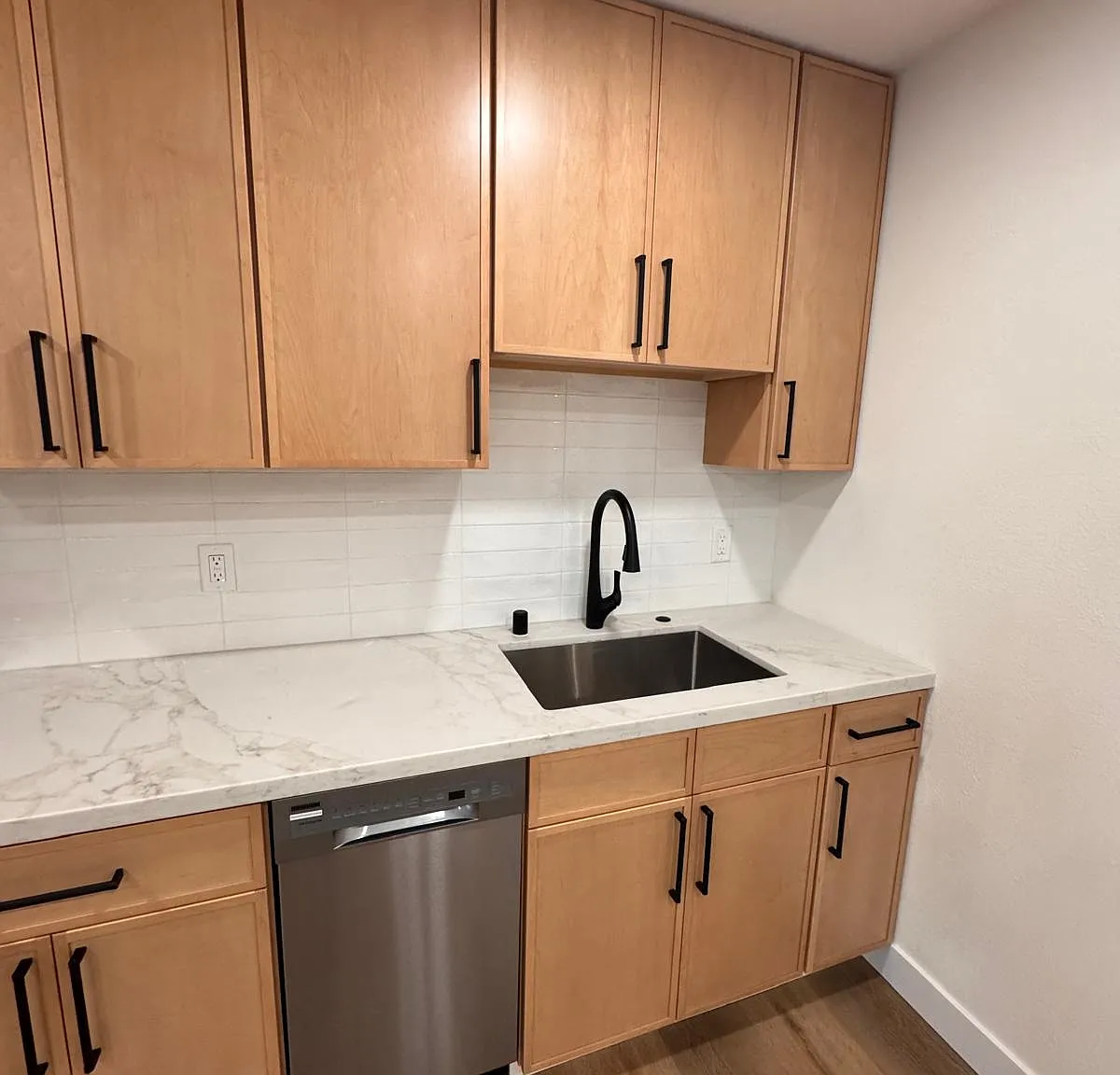 832 W Hillsdale Blvd — Photo 3