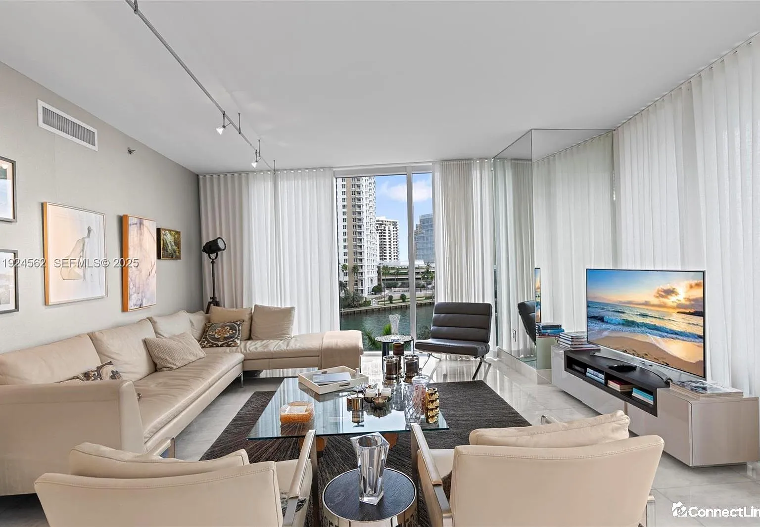 3 bed, 2.0 bath, $7,600 — Photo 1