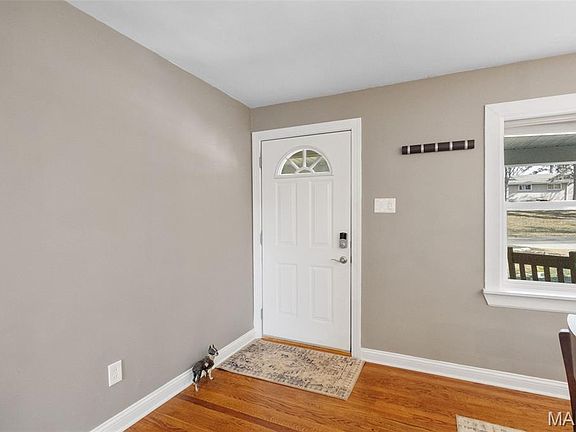 3rd image of 4930 Mount Royal Rd