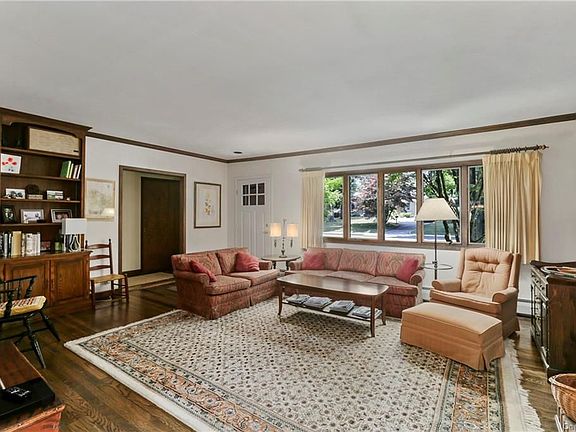 4th image of 179 Cleveland Dr