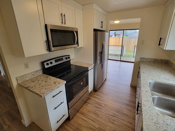 3rd image of 807 Natalie Pl