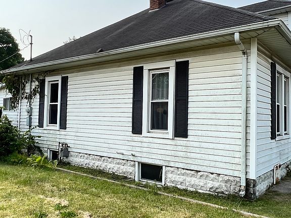 5th image of 105 Blakely Ave