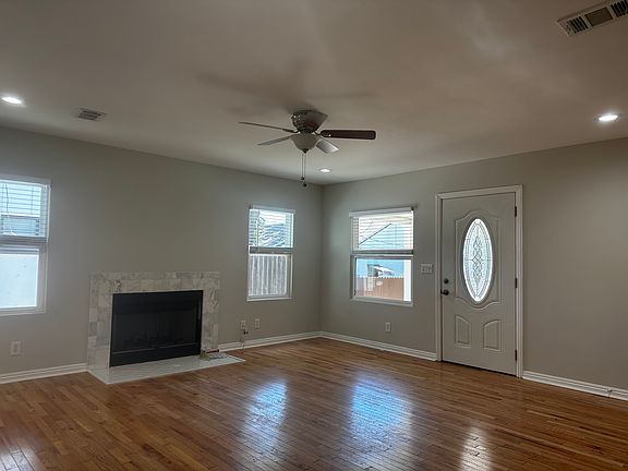 4th image of 829 E Calaveras St