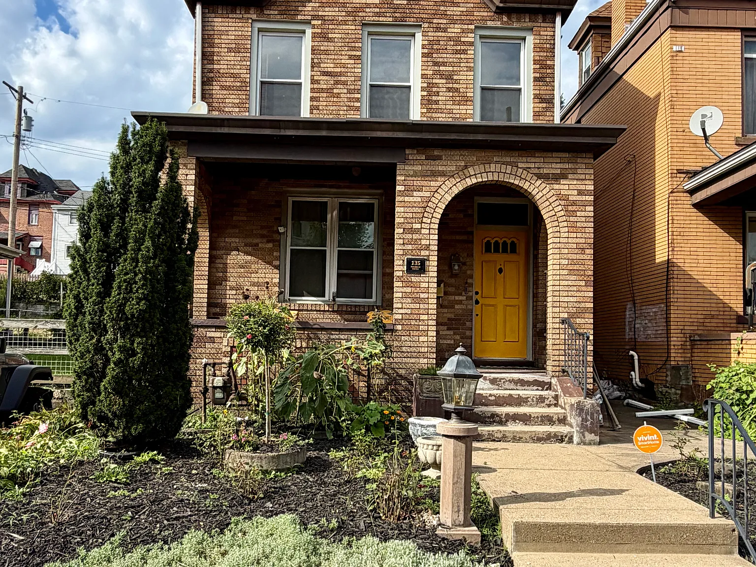 3 bed, 1710 sqft, $1,600 — Photo 1
